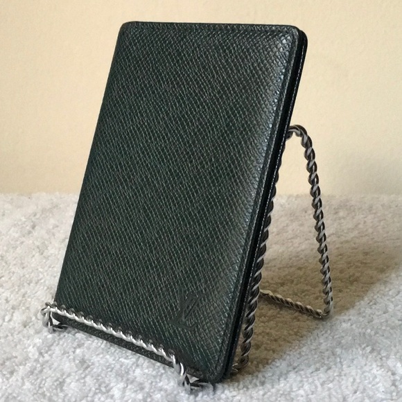 Louis Vuitton "Porte Cartes" Bifold Card Holder in Green Taiga Leather - Picture 3 of 7